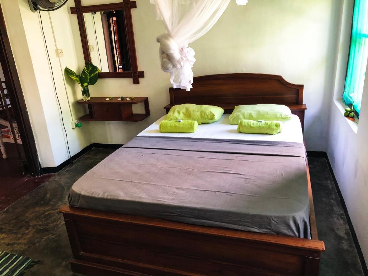 Bed and Breakfast Circus Lagoon Hideaway à Dodanduwa Extérieur photo