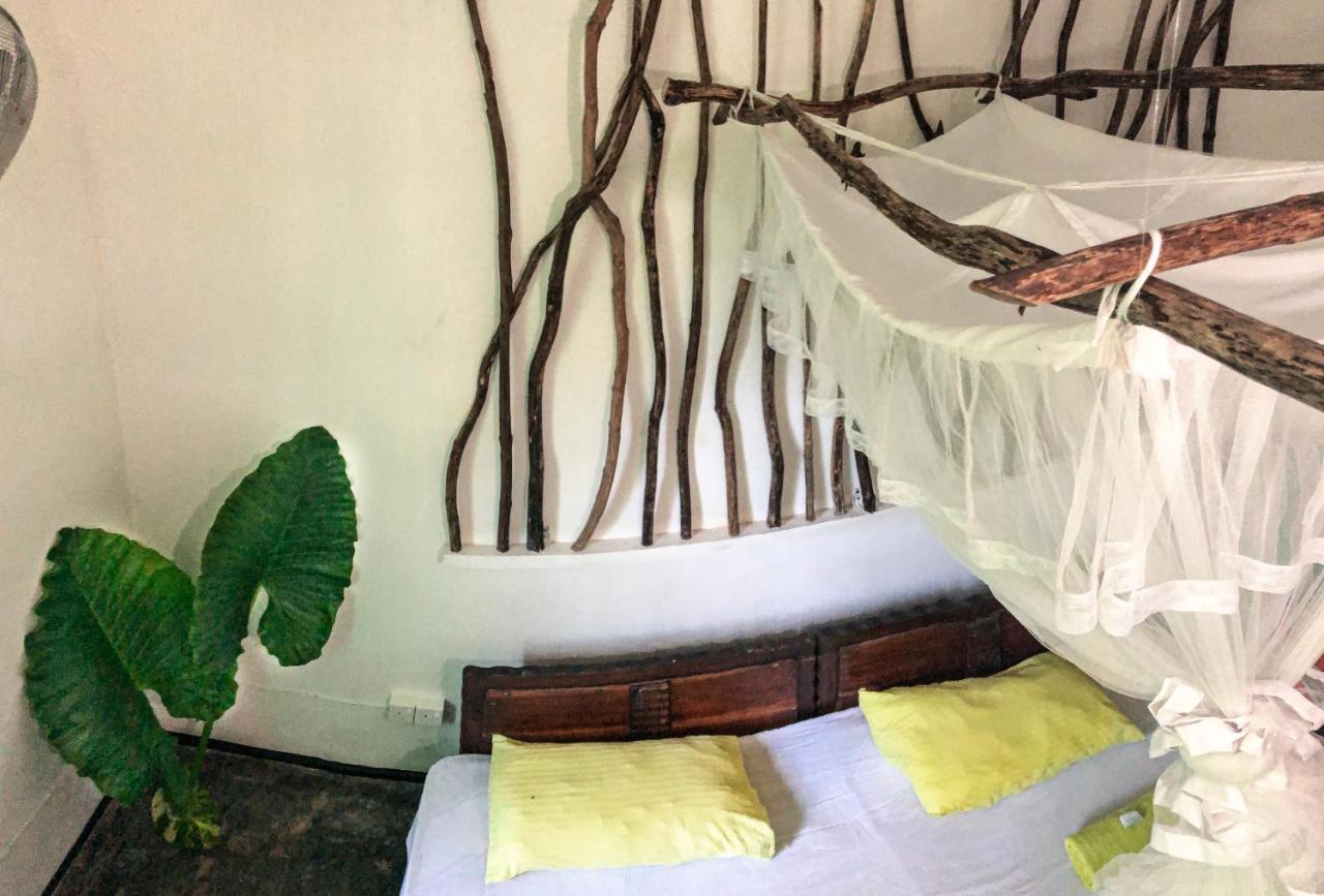 Bed and Breakfast Circus Lagoon Hideaway à Dodanduwa Extérieur photo