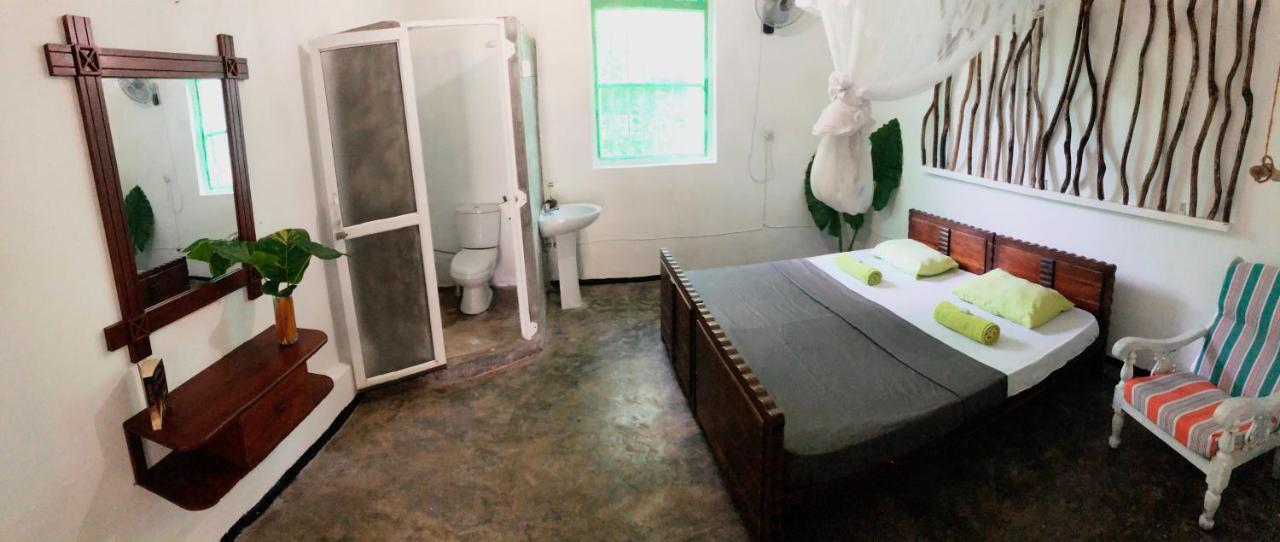 Bed and Breakfast Circus Lagoon Hideaway à Dodanduwa Extérieur photo