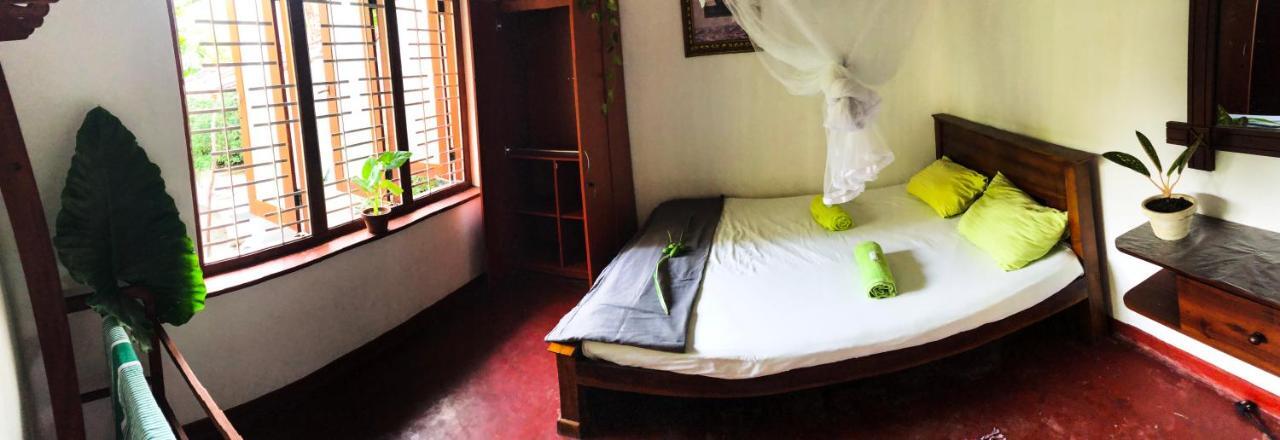 Bed and Breakfast Circus Lagoon Hideaway à Dodanduwa Extérieur photo