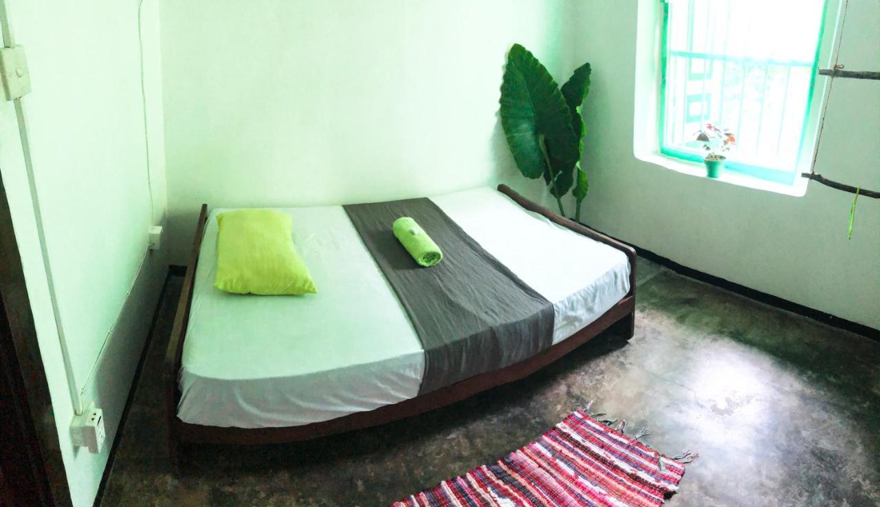 Bed and Breakfast Circus Lagoon Hideaway à Dodanduwa Extérieur photo